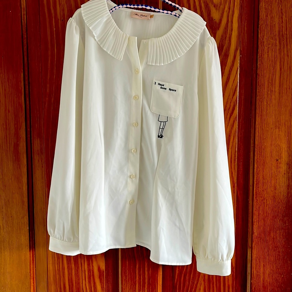 Miss Patina “I need space” pleated collar blouse